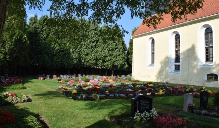 Kirche Großnaundorf – Friedhof