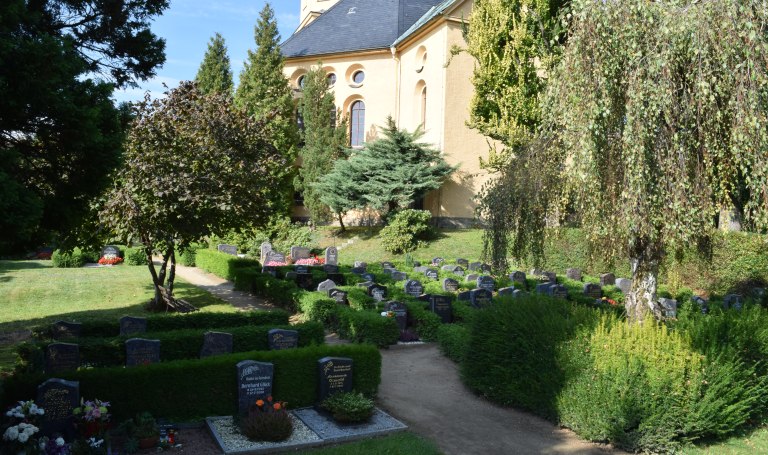 Kirche Lichtenberg – Friedhof